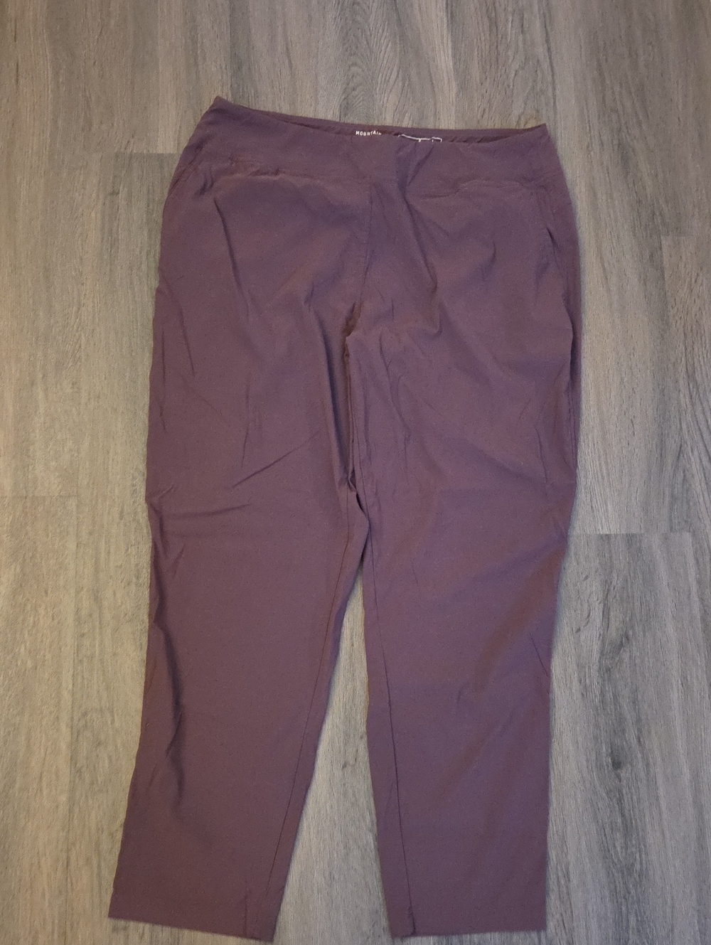 Mountain Hardwear Women’s Cropped Pull-On Stretch Hiking Pants in Plum